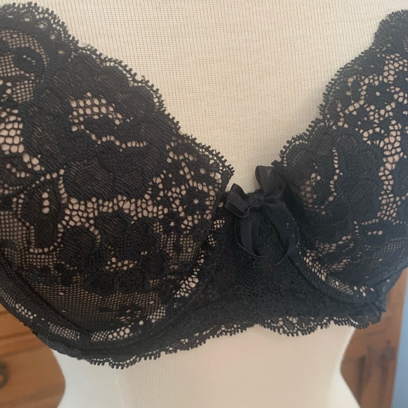 Victoria’s Secret Angels Black Lace Bra - Picture 2 of 5